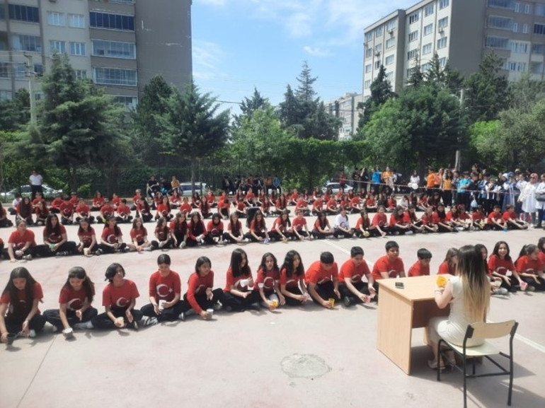 23 Nisanda kahreden görüntü Sevincin değil hüznün hakim olduğu tek yer: Ayser Çalık Ortaokulu