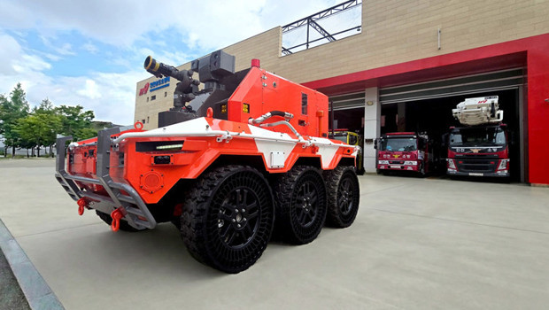 Alevlerin içine önce o girecek: Hyundai’den insansız yangın söndürme robotu