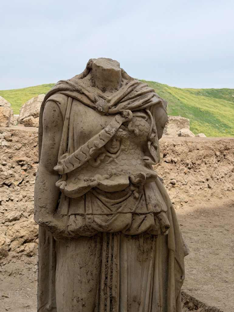 Antik tiyatroda büyük buluntu: Homeros sahneleriyle kültürel anlatım ortaya çıktı