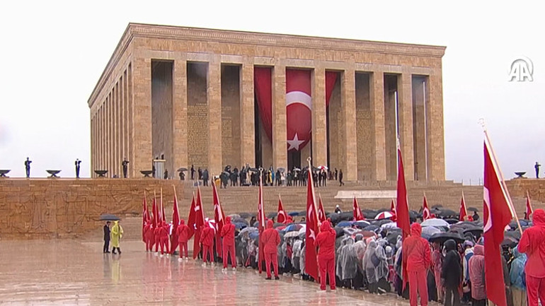 Atanın çocuklara armağanı 23 Nisan: Milli Eğitim Bakanı Yusuf Tekin Anıtkabirde