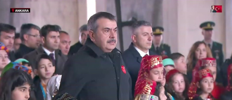 Atanın çocuklara armağanı 23 Nisan: Milli Eğitim Bakanı Yusuf Tekin Anıtkabirde