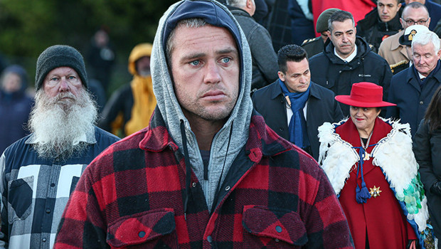 Avustralyalı ve Yeni Zelandalılar ‘Şafak Ayini’ için Anzak Koyu’nda