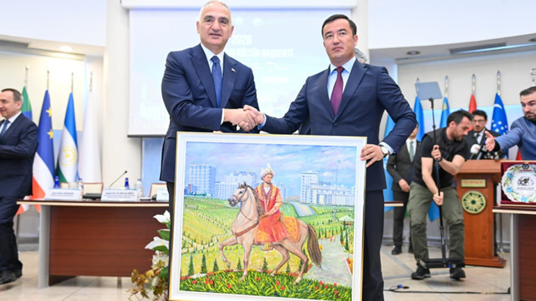 Bakan Ersoydan dijital çağ uyarısı: Dijital dünya gönüllü kültürel yozlaşmayı beraberinde getiriyor