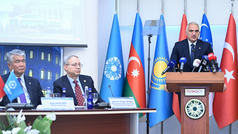 Bakan Ersoydan dijital çağ uyarısı: Dijital dünya gönüllü kültürel yozlaşmayı beraberinde getiriyor