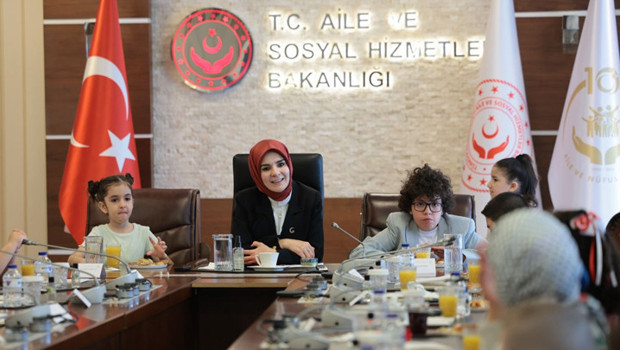 Bakan Göktaş, şehit ve gazi çocuklarıyla bir araya geldi