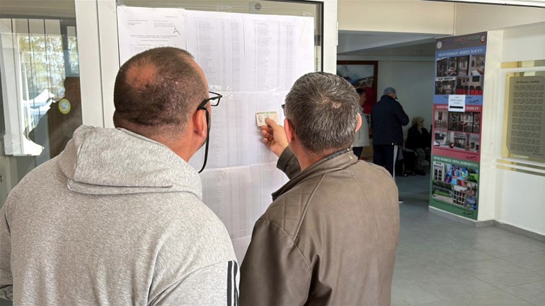 Bölgedeki çok sayıda vatandaş seçim sandığına gitti