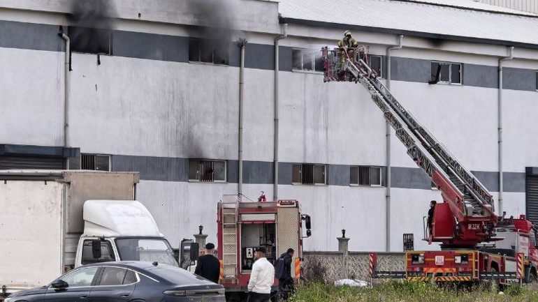 Bursada mobilya fabrikasında yangın… İş yeri yetkilisi sinir krizi geçirdi