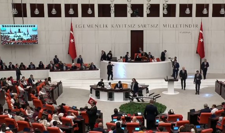 Çocuklar Meclis kürsüsünde Kahramanmaraştaki arkadaşlarını unutmadı