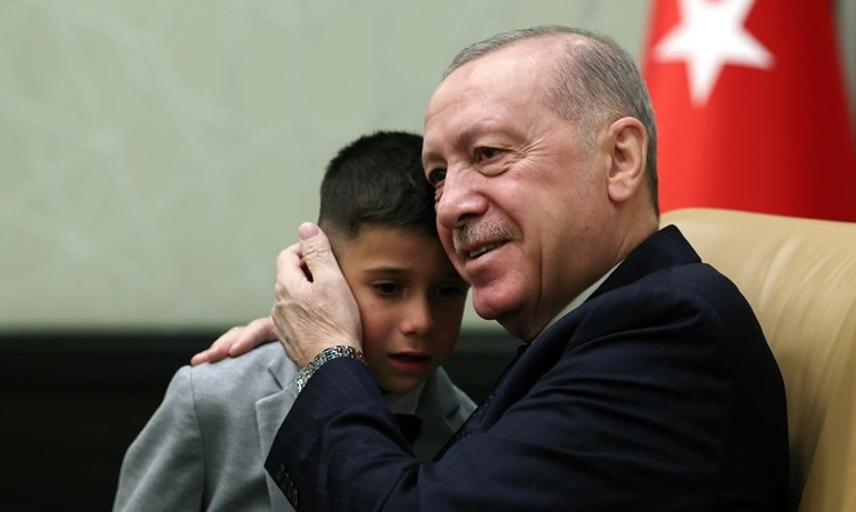 Cumhurbaşkanı Erdoğan Külliyede çocuklarla bir araya geldi: Beştepede duygusal anlar...