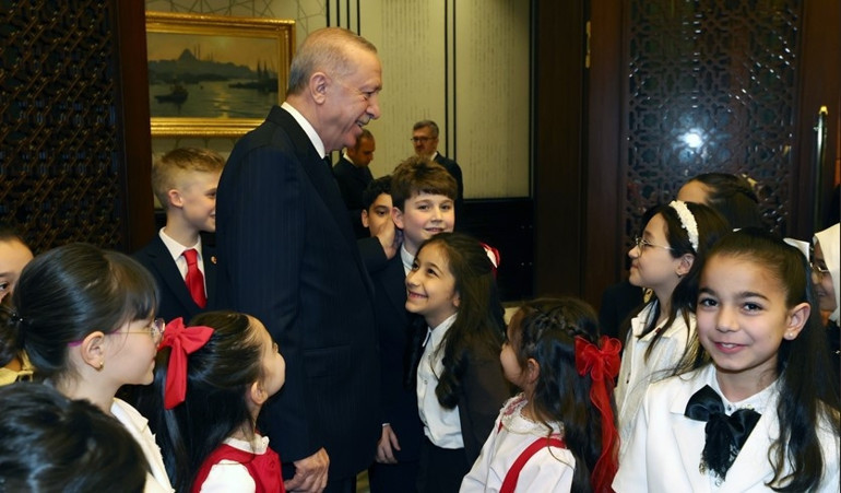 Cumhurbaşkanı Erdoğan Külliyede çocuklarla bir araya geldi: Beştepede duygusal anlar...