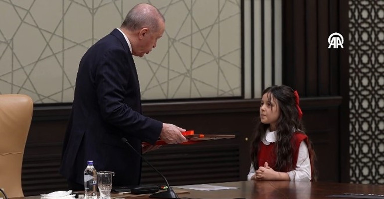 Cumhurbaşkanı Erdoğan Külliyede çocuklarla bir araya geldi: Beştepede duygusal anlar...