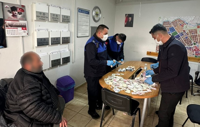 Dilenciden çıkan para Pes dedirtti