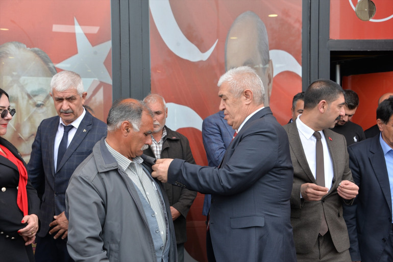 Diyarbakırda 500 kişi, törenle MHPye katıldı