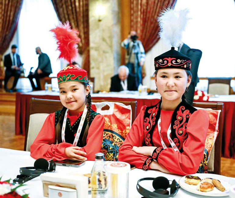 Dünya çocuklarını Meclis’te ağırladı