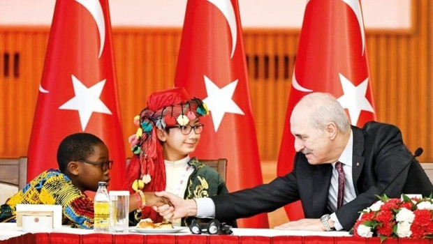 Dünya çocuklarını Meclis’te ağırladı