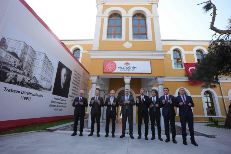 Eğitimde büyük dönüşüm: 7 ilde 12 merkezde başladı | Milli Eğitim Akademisindeki ilk dersi Bakan Tekin verdi... Öğretmenler bu merkezlerde yetişecek