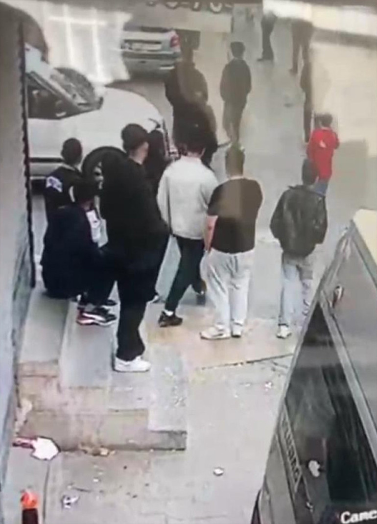 Esenlerde dehşet 17 yaşındaki şüpheli, asker eğlencesi için toplananlara ateş açtı: 17 yaşındaki Yusuf ağır yaralı