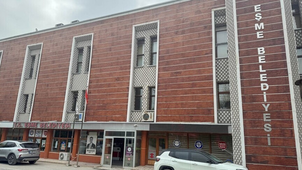 Eşme Belediye Başkanı Tozan ve 2 belediye çalışanı “irtikap” soruşturmasında tutuklandı