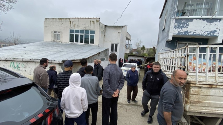 Evlat dehşeti: Annesini öldürdükten sonra kendi hayatına son verdi