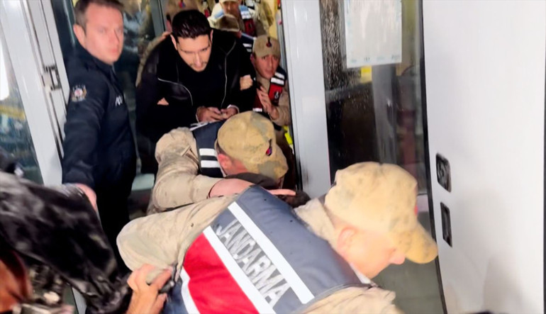 Gülistan Doku soruşturması | Tutuklanan Mustafa Türkay Sonel silahım yok demişti... Kamuflajlı tabancalı fotoğrafı ortaya çıktı