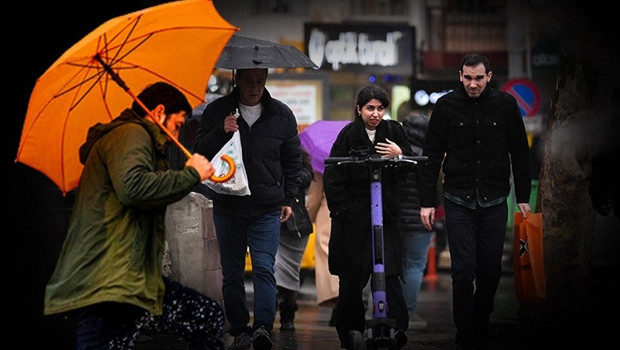 Hava bir anda değişiyor: Meteoroloji saat verdi… Gök gürültülü sağanak geliyor! 5 gün boyunca etkili olacak