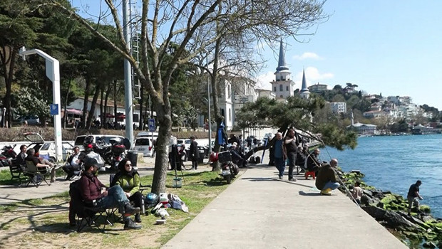 Hava sıcaklığı 19 dereceye çıktı, İstanbullular park ve sahillere akın etti