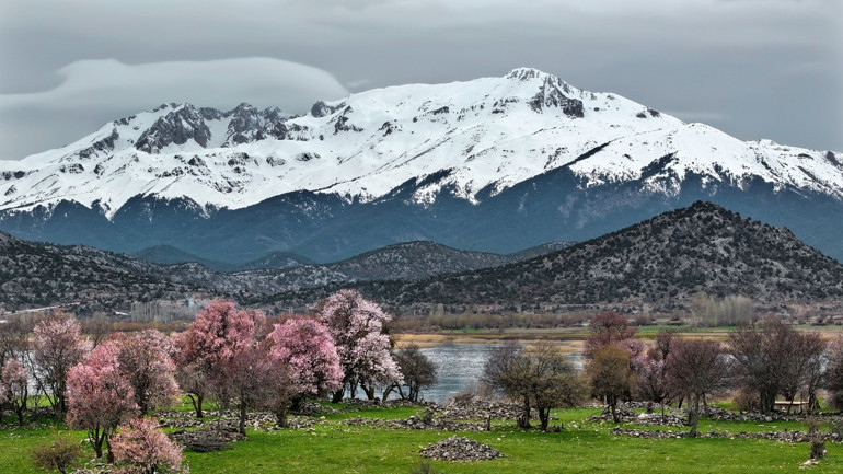 Hayran bırakan manzaralar 2 mevsimin güzelliği bir arada