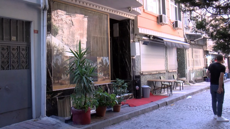 Hollandalı 2 kardeş Fatihte otelde ölü bulunmuştu Böcek ilacından zehirlendikleri ortaya çıktı: 5 kişi tutuklandı