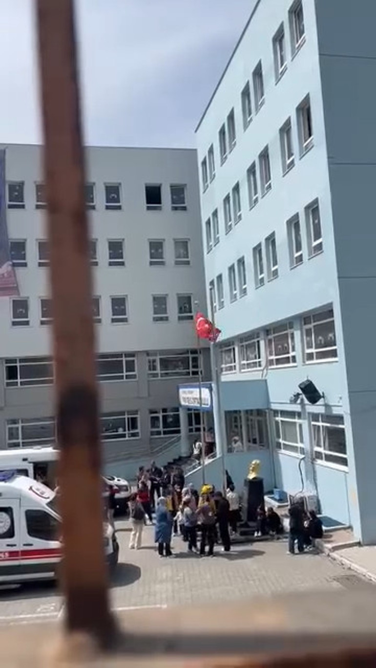 İstanbul’da kantinde zehirlenme iddiasıyla 26 öğrenci hastaneye kaldırıldı