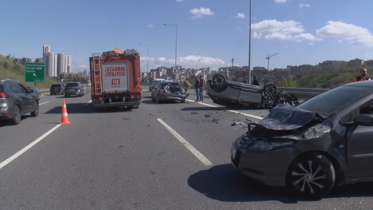 İstanbulda zincirleme kaza: Yaralılar var