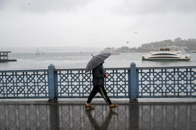 İstanbullular dikkat Meteoroloji saat vererek uyardı: Yağışlar yeniden geliyor