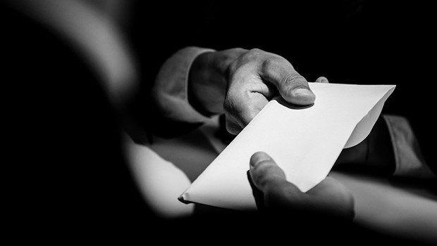 İsveç’te gizli belge skandalı: Diplomatın evinden çıktı