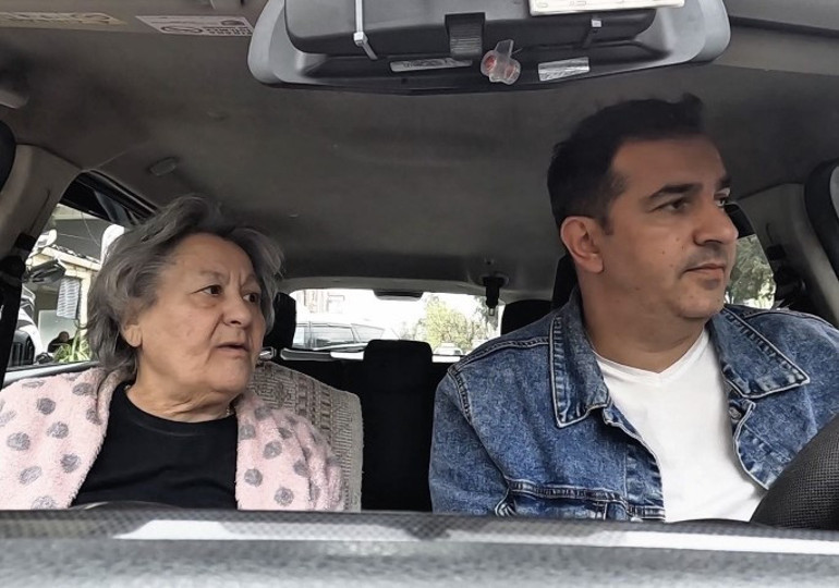 İzleyen herkes helal olsun dedi | Yaşlı kadın aracına binip durumu anlatınca ilk sözü dua edersin oldu