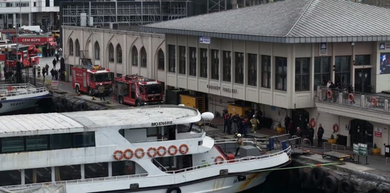 Kadıköydeki tekne yangınına müdahale edildi
