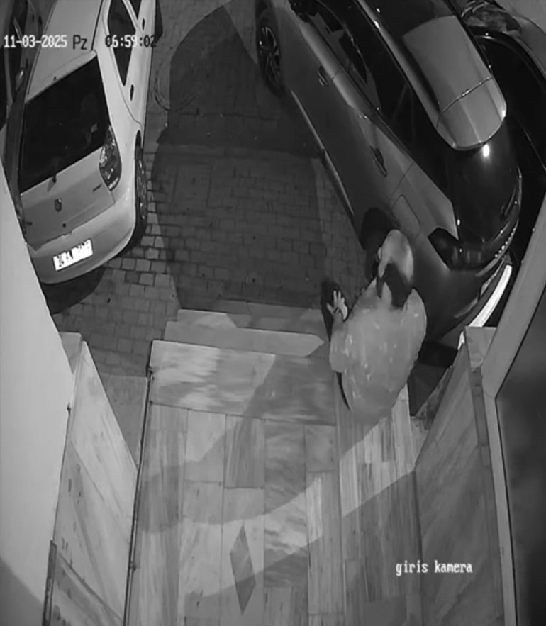 Kağıthanede şüpheli ölüm Nabzı durunca akıllı saati 112’yi aradı... Görüntüler ortaya çıktı: Yoldan geçen bir kişi yardım etmek yerine gitti