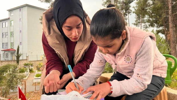 Kahramanmaraş’ta ortaokula saldırı… Öğrenci mezarlarına bırakılan notlar duygulandırdı