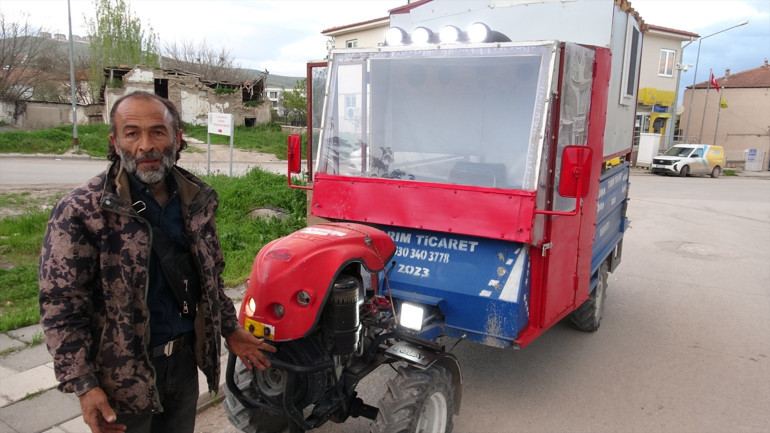 Kiralık ev bulamayınca tarım aracını karavana dönüştürdü Dışarıda kalmaktansa burada kalıyorum