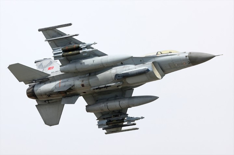 Konyada nefes kesen anlar F-16lar hedefleri tam isabetle vurdu, kurtarma timi indi... Anadolu Ankası Tatbikatında gerçeği aratmayan görüntüler