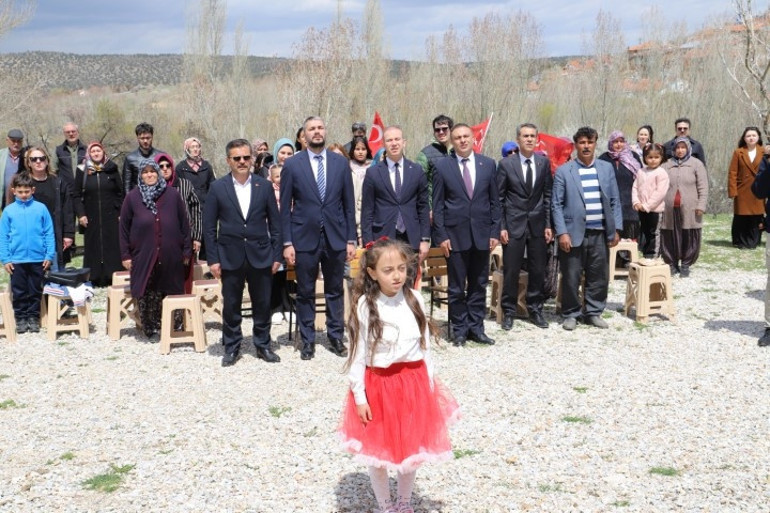 Konyadaki okulda ilginç kutlama | Yurttan 23 Nisan manzaraları: Miniklerden renkli gösteriler