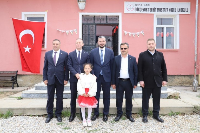 Konyadaki okulda ilginç kutlama | Yurttan 23 Nisan manzaraları: Miniklerden renkli gösteriler