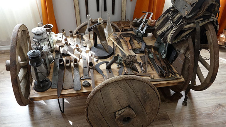 Köy odası geleneğinden esinlendi: Elinde 200den fazla var Burası, herkesin geçmişine dair mirası bulabildiği yer