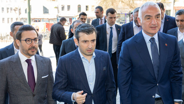 KÜME, Karaköy Palas’ta ‘Mümkün’ temasıyla ArtıKÜME 2025 ve ODAK sergilerini tanıttı