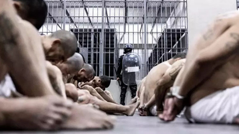 Mega hapishane yeniden dünya gündeminde: İşkence iddiaları kapılarını açtırdı