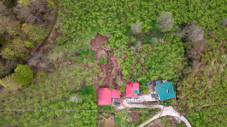 Misafirliğe gitti, ölümden döndü Trabzonda iki katlı ev toprağa gömüldü