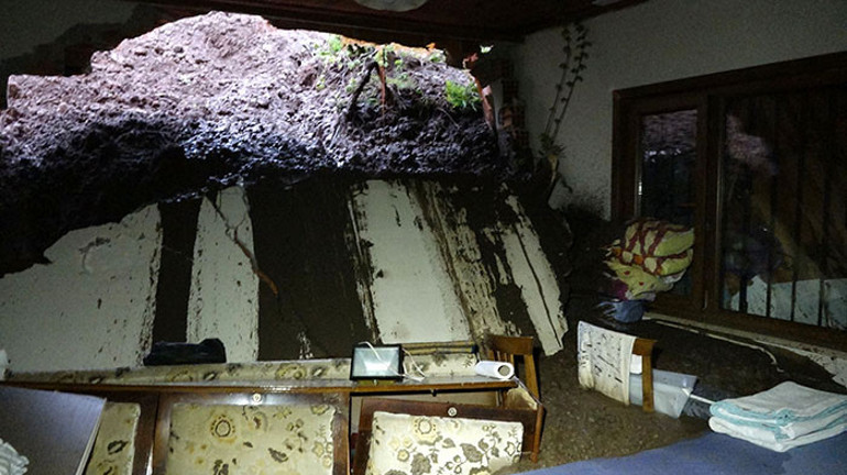 Misafirliğe gitti, ölümden döndü Trabzonda iki katlı ev toprağa gömüldü