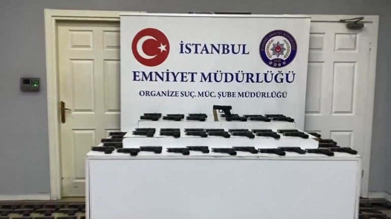 Pendikte operasyon: Toprak altındaki depoda binlerce silah parçası bulundu 4 şüpheli gözaltında