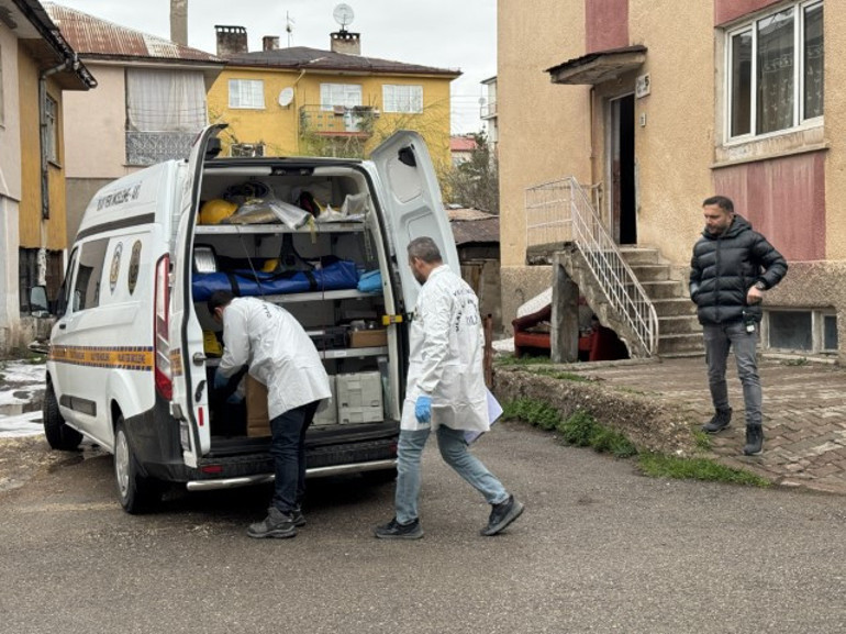 Sivasta korkunç olay: Genç kadını defalarca bıçaklayıp kapıyı üzerinden kilitleyerek kaçtı