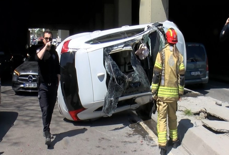 Takla atan otomobil alt geçide çarptı: 1 yaralı