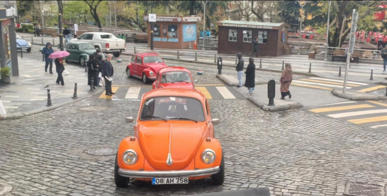 Trabzonda 23 Nisan kutlaması: Vosvoslar çocuklar için sürdü