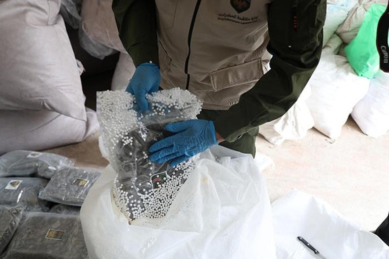 Türkiye ve Suriyeden ortak uyuşturucu operasyonu: Değeri tam 300 milyon lira